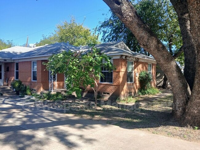 property at 3015 Avon St