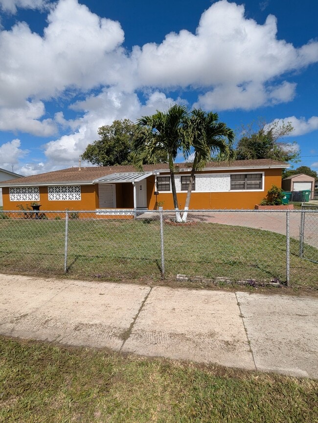 19401 NW 23rd Ave, Unit 1005