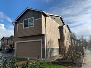 835 NE 109th Ct in Vancouver, WA - Foto de edificio - Building Photo