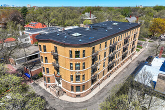 Summit Court Condominiums in St. Paul, MN - Building Photo - Building Photo