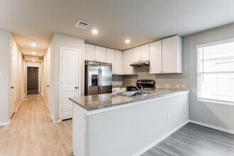 4219 Southton Lk in San Antonio, TX - Building Photo - Building Photo