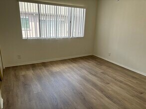 Eastborne III Apartments in Los Angeles, CA - Foto de edificio - Building Photo