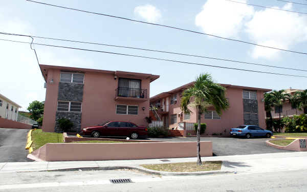 1140 SW 3rd St in Miami, FL - Building Photo - Building Photo