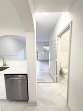 7991 NW 8th St in Miami, FL - Foto de edificio - Building Photo