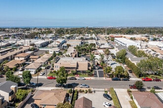 Bay Breeze in Costa Mesa, CA - Foto de edificio - Building Photo