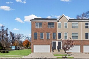 1 Creekside Wy in Burlington, NJ - Building Photo