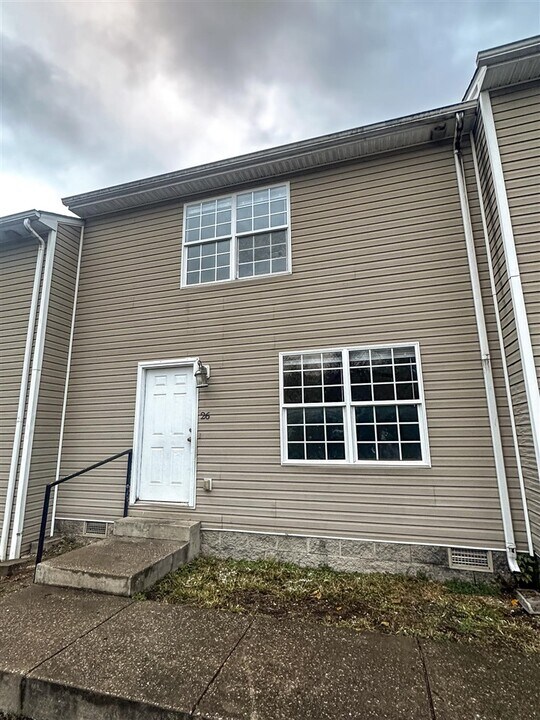 1225 N Lee Dr in Bowling Green, KY - Building Photo