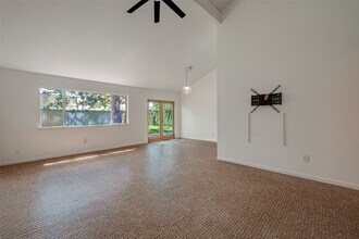 810 Richvale Ln in Houston, TX - Foto de edificio - Building Photo