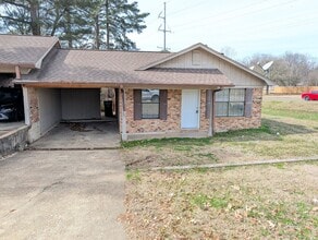 6221-6223 Sandlin Ave in Texarkana, TX - Building Photo - Building Photo