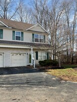 676 Grove Cir in Columbus, OH - Building Photo