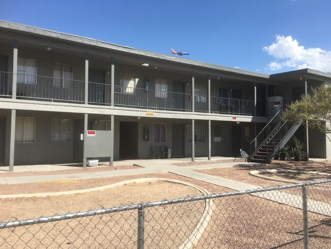 Hazelwood Apartments in Las Vegas, NV - Building Photo - Primary Photo