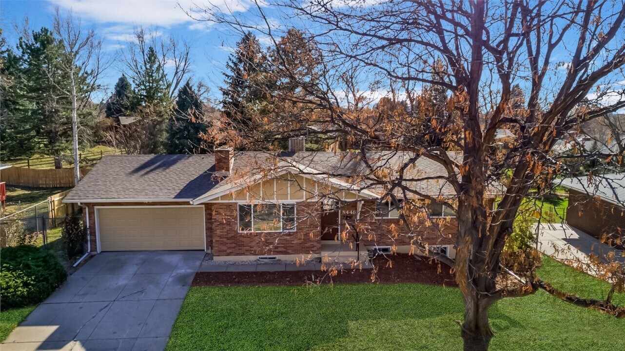 8446 Lehigh Ave in Denver, CO - Building Photo