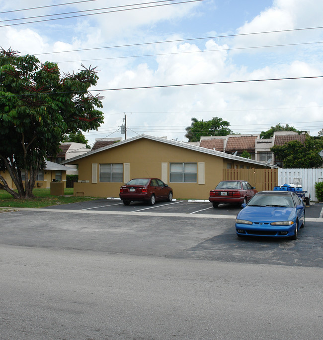 5721 NW 15th St in Fort Lauderdale, FL - Building Photo - Building Photo