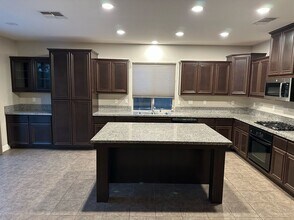 3126 W Perez Ave in Visalia, CA - Building Photo - Building Photo