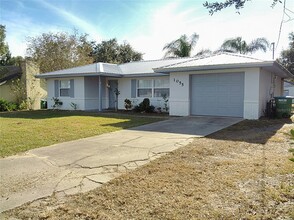 1055 S Cooper Dr in Deltona, FL - Building Photo - Building Photo