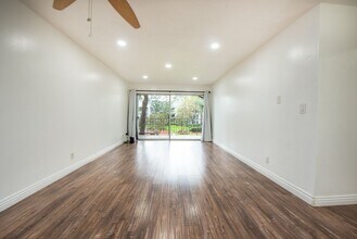 102 Scholz Plaza in Newport Beach, CA - Building Photo - Building Photo