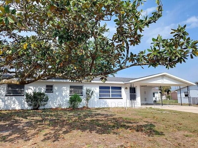 property at 4035 S Wellington Dr