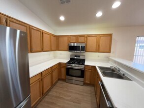 5614 Halvern Ave in Las Vegas, NV - Building Photo - Building Photo