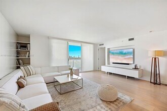 650 West Ave, Unit 2807 in Miami Beach, FL - Building Photo - Building Photo