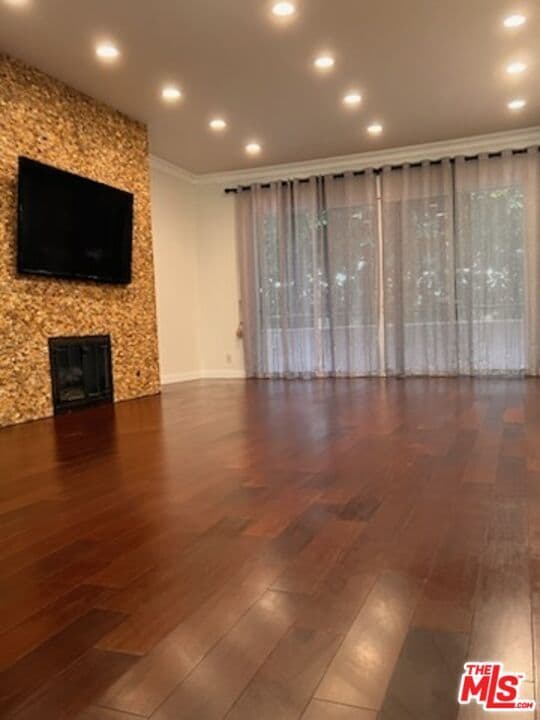 property at 1880 Veteran Ave