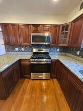 35 Hawkins St, Unit 1 in Newark, NJ - Foto de edificio - Building Photo