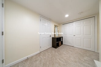 124 Forest St, Unit 1 in Medford, MA - Foto de edificio - Building Photo