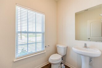 18628 Quiet Range Dr in Elgin, TX - Building Photo - Building Photo