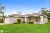 1057 Lilac St E in Lehigh Acres, FL - Foto de edificio - Building Photo