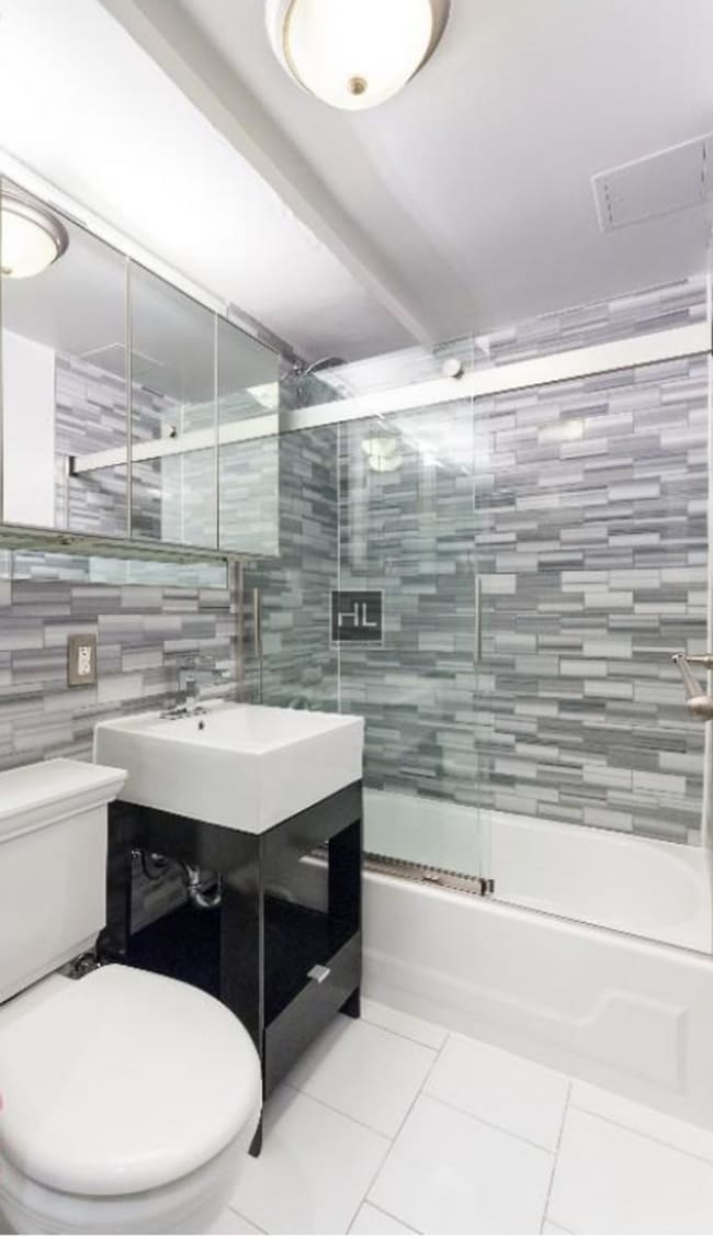 Act now on this gorgeous 2BR 1BTH apartmen in New York, NY - Building Photo - Building Photo