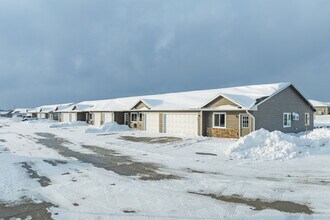 YellowBanks III LLC in Pleasant Hill, IA - Foto de edificio - Building Photo