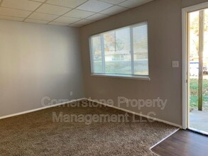 202 Grace St in Tonganoxie, KS - Building Photo - Building Photo