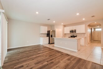 2716 Grand Central Ave in Tavares, FL - Building Photo - Building Photo