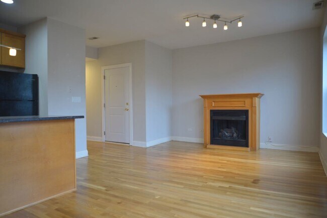 1325 E Marquette Rd in Chicago, IL - Building Photo - Building Photo