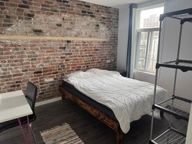 4831 Saint-Urbain Rue in Montréal, QC - Building Photo