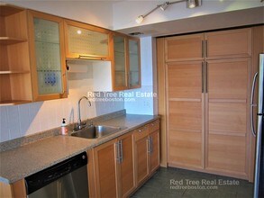 1731 Beacon St, Unit 422 in Brookline, MA - Foto de edificio - Building Photo