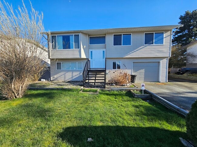 9002 Ashwell Rd in Chilliwack, BC - Building Photo - Building Photo