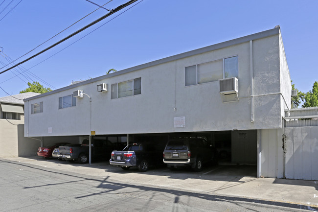 Midtown Garden Apartments in Sacramento, CA - Building Photo - Building Photo