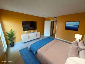 4848 NW 24th Ct, Unit 232 in Lauderdale Lakes, FL - Foto de edificio - Building Photo