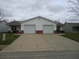 211 Autumn Pine Dr, Unit 211 in Fairview Heights, IL - Building Photo