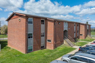 College Park Commons in Shippensburg, PA - Foto de edificio - Building Photo