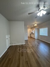 410 S Summit St in Visalia, CA - Foto de edificio - Building Photo