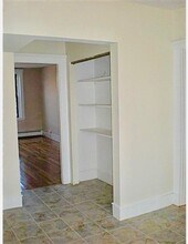 1682 Commonwealth Ave, Unit 3 in Boston, MA - Foto de edificio - Building Photo