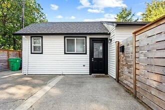 6541 SE 89th Ave, Unit B in Portland, OR - Building Photo - Building Photo