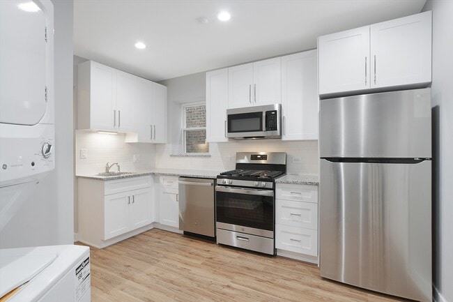 5746 N Maplewood Ave, Unit 1 in Chicago, IL - Foto de edificio - Building Photo