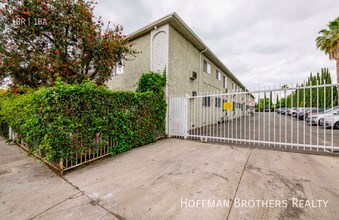 6863 Sepulveda Blvd, Unit 13 in Los Angeles, CA - Building Photo - Building Photo