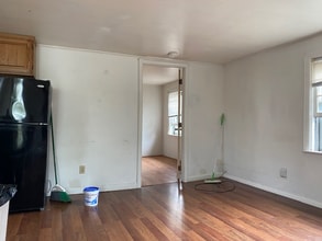 66 Crowell Rd, Unit 6 in Chatham, MA - Building Photo - Building Photo