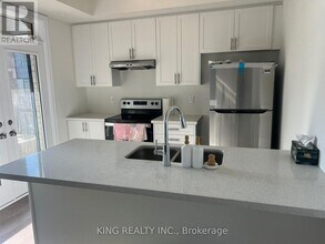 22 Savvy Ln in Caledon, ON - Building Photo - Building Photo