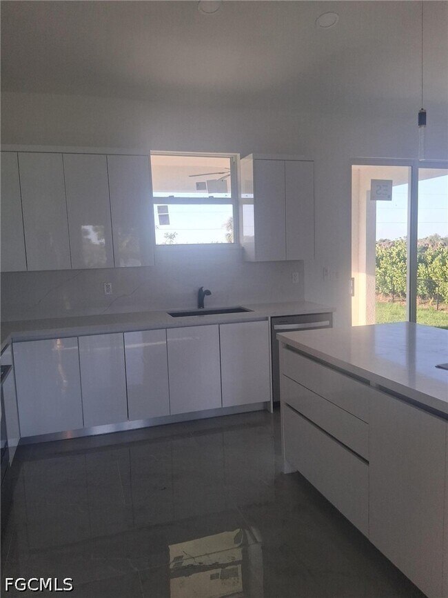 3812 NW 38th St in Cape Coral, FL - Building Photo - Building Photo