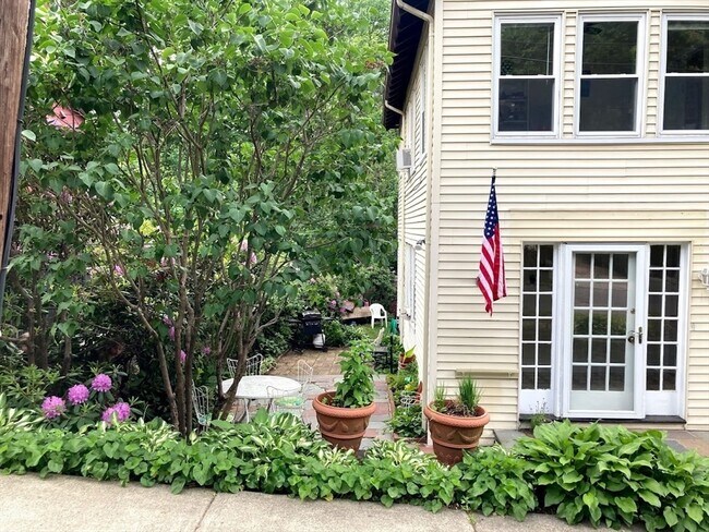 28 Beaconsfield Rd in Brookline, MA - Building Photo - Building Photo