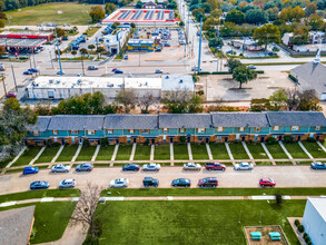 Candlewood Apartments in Garland, TX - Foto de edificio - Building Photo